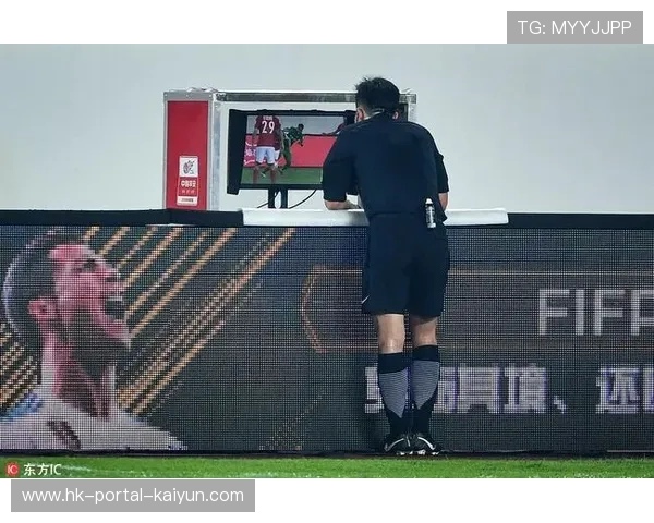 VAR技术运用需平衡，裁判主观判断不应缺席